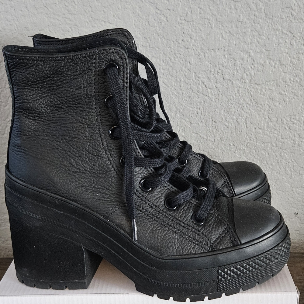 Black Chck Taylor Converse Shoes